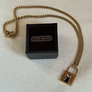🔑 Little Rooms Gold square locket necklace.🔑